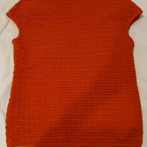 Woman's Sleveless Shirt - Picture 6 of 7